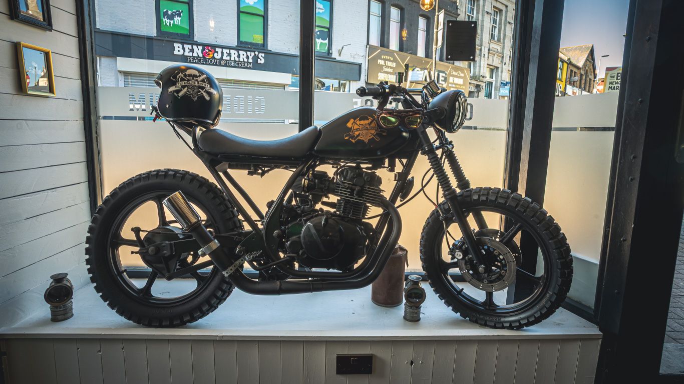 The Bearded Brewery - Newquay, cider shop with motorcycle decoration