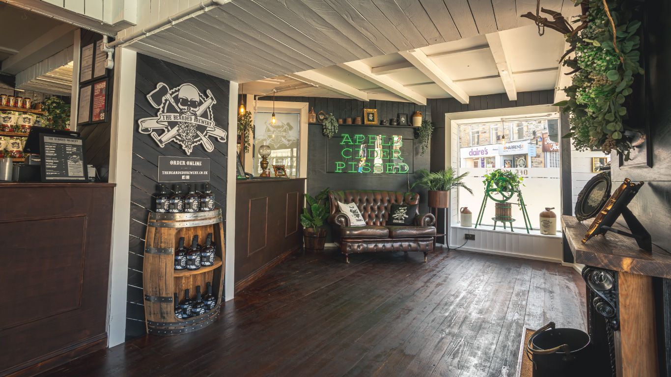 The Bearded Brewery - Newquay, bar next to rum barrel